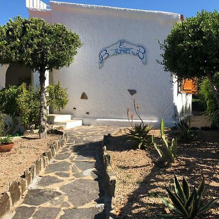 B&B A Due Passi Dal Mare Baja Sardinia Bagian luar foto