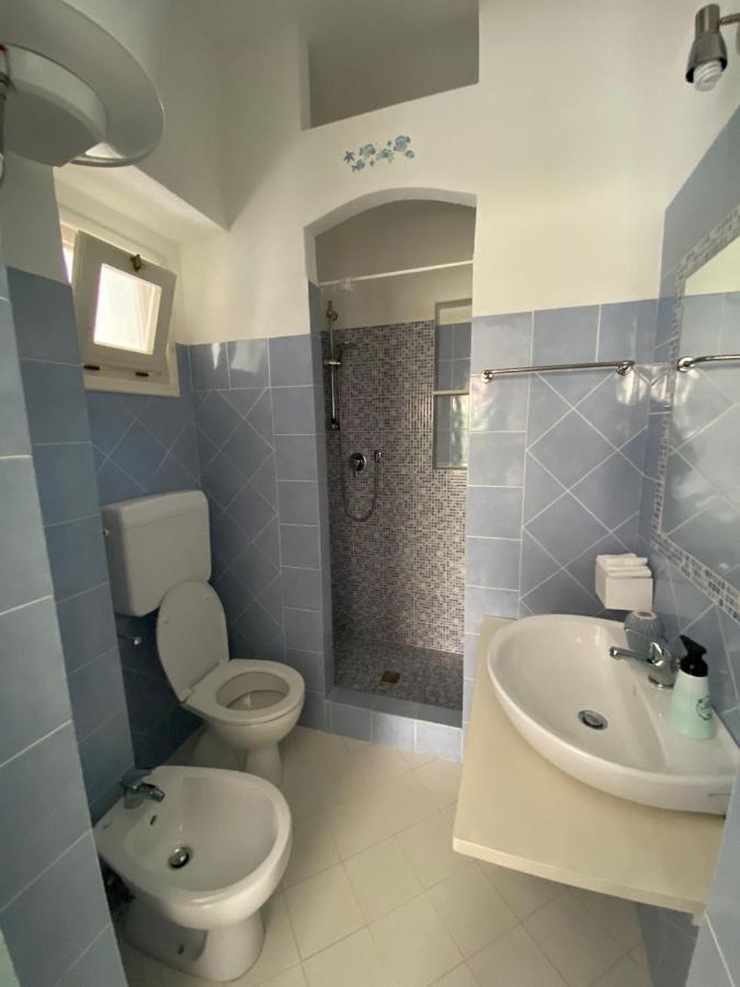 B&B A Due Passi Dal Mare Baja Sardinia Bagian luar foto
